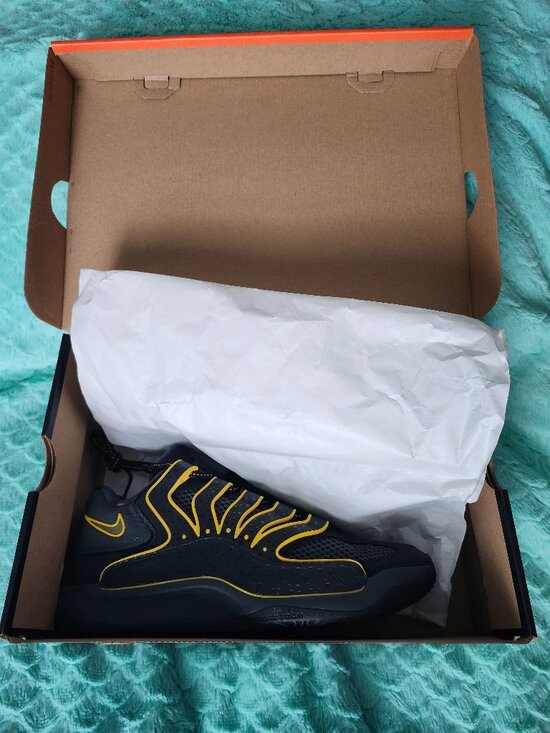 Athletic_Shoes
